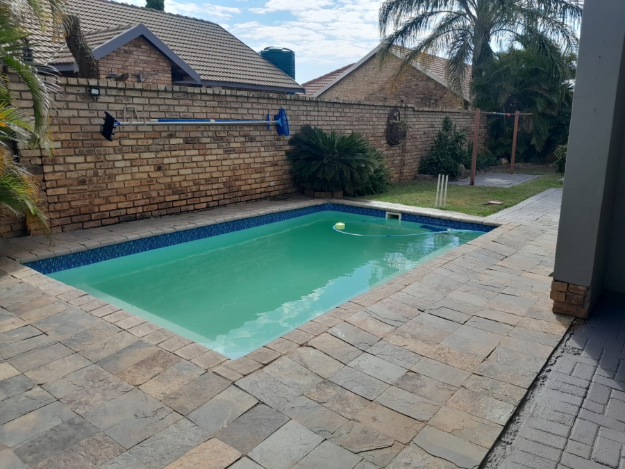 4 Bedroom Property for Sale in Waterval East North West